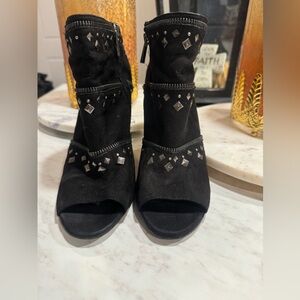 JESSICA SIIMPSON HEEL SIZE: 8 1/2  M